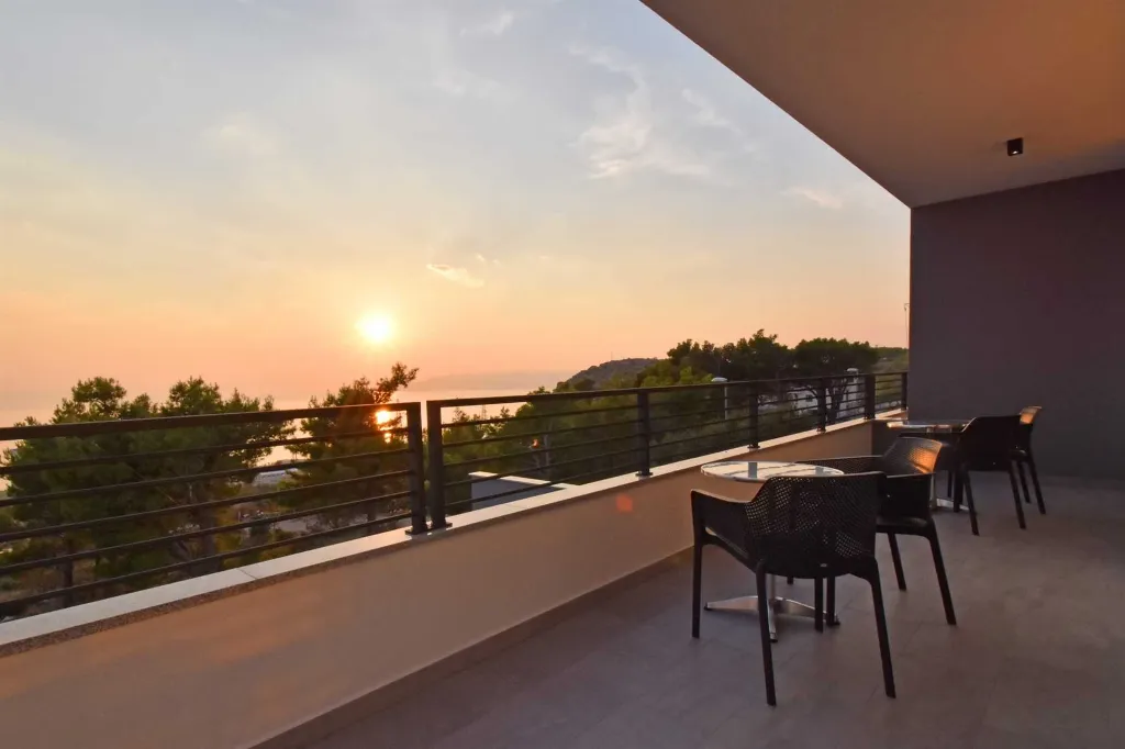 Contemporary Villa with Heated Pool in Makarska