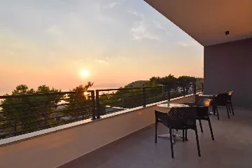 Contemporary Villa with Heated Pool in Makarska