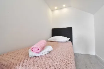 Contemporary Villa with Heated Pool in Makarska