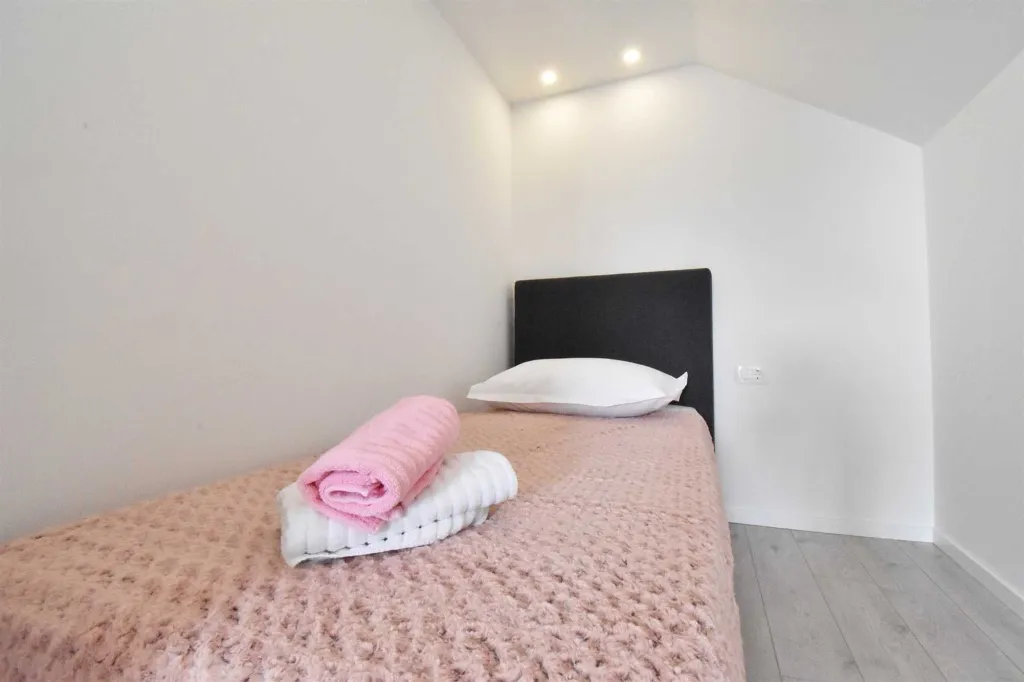 Contemporary Villa with Heated Pool in Makarska
