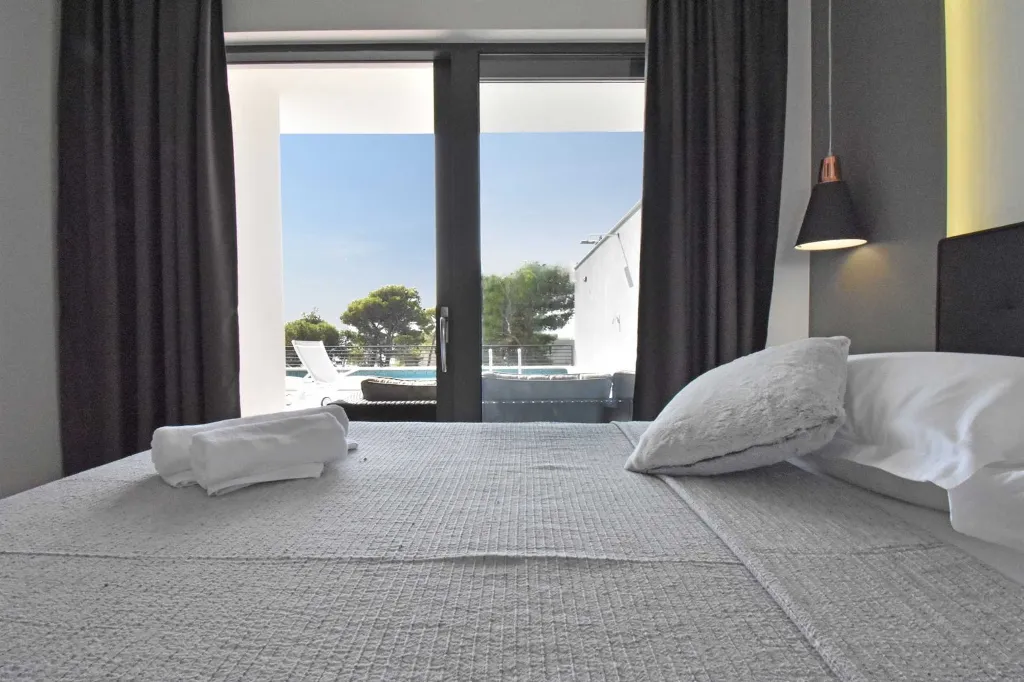 Contemporary Villa with Heated Pool in Makarska