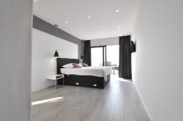 Contemporary Villa with Heated Pool in Makarska