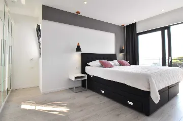 Contemporary Villa with Heated Pool in Makarska