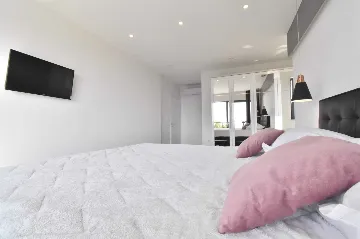 Contemporary Villa with Heated Pool in Makarska