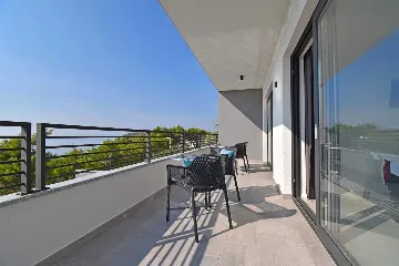 Contemporary Villa with Heated Pool in Makarska