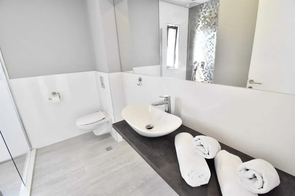 Contemporary Villa with Heated Pool in Makarska