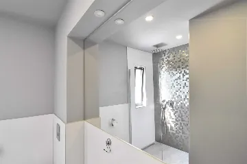 Contemporary Villa with Heated Pool in Makarska