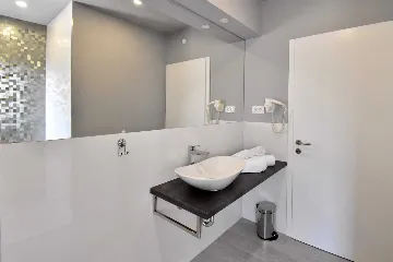 Contemporary Villa with Heated Pool in Makarska