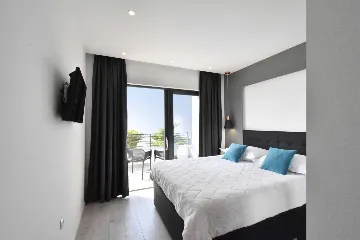 Contemporary Villa with Heated Pool in Makarska