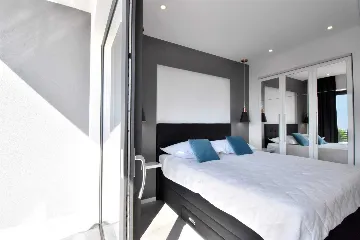 Contemporary Villa with Heated Pool in Makarska