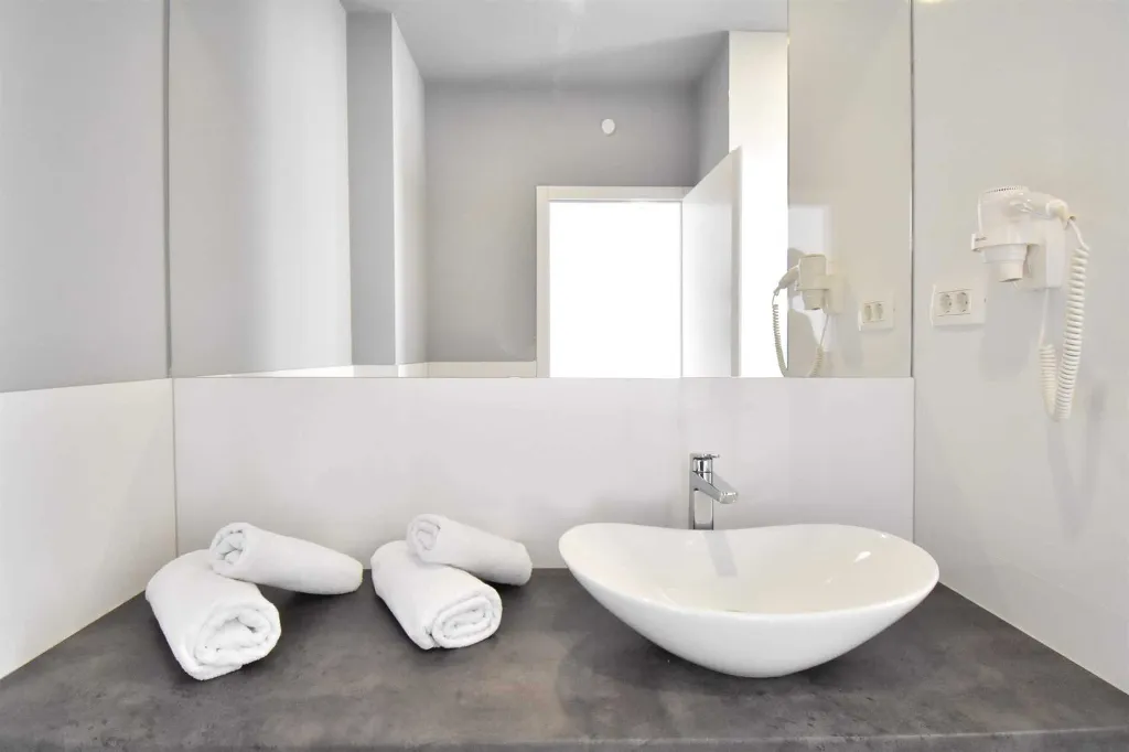 Contemporary Villa with Heated Pool in Makarska