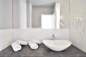 Contemporary Villa with Heated Pool in Makarska