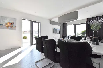 Contemporary Villa with Heated Pool in Makarska