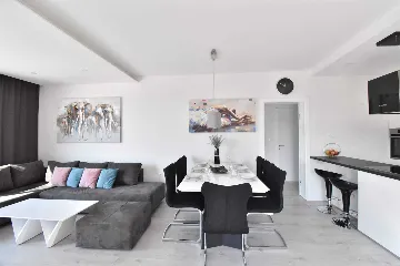 Contemporary Villa with Heated Pool in Makarska