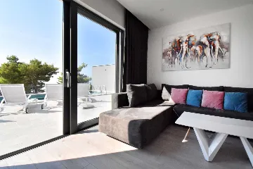 Contemporary Villa with Heated Pool in Makarska