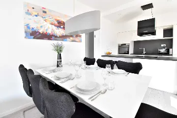 Contemporary Villa with Heated Pool in Makarska