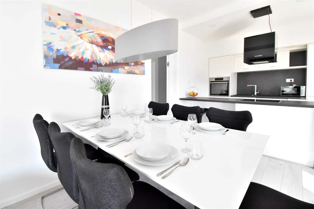 Contemporary Villa with Heated Pool in Makarska