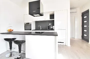 Contemporary Villa with Heated Pool in Makarska