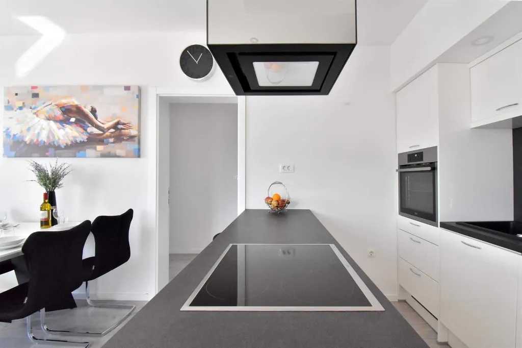 Contemporary Villa with Heated Pool in Makarska