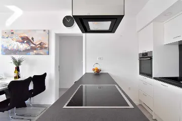 Contemporary Villa with Heated Pool in Makarska