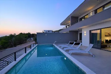 Contemporary Villa with Heated Pool in Makarska