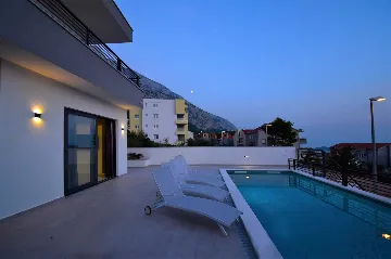 Contemporary Villa with Heated Pool in Makarska