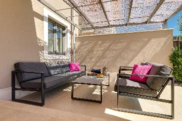Contemporary 3-Bedroom Villa with Pool in Tar Vabriga