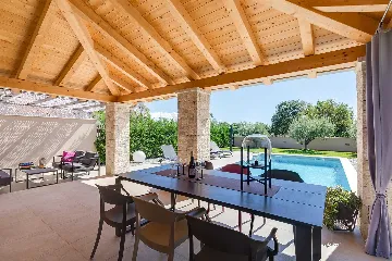 Contemporary 3-Bedroom Villa with Pool in Tar Vabriga