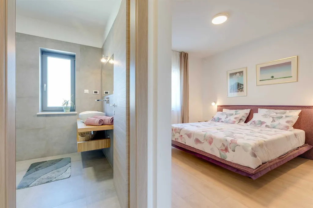 Contemporary 3-Bedroom Villa with Pool in Tar Vabriga