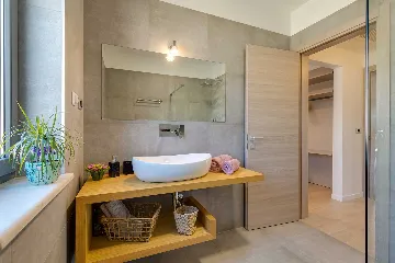 Contemporary 3-Bedroom Villa with Pool in Tar Vabriga