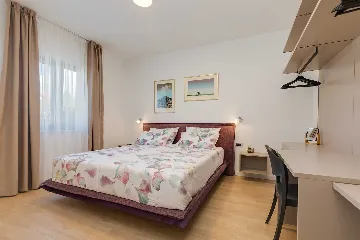 Contemporary 3-Bedroom Villa with Pool in Tar Vabriga