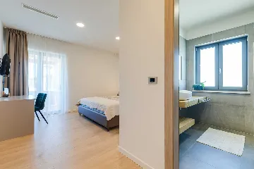 Contemporary 3-Bedroom Villa with Pool in Tar Vabriga