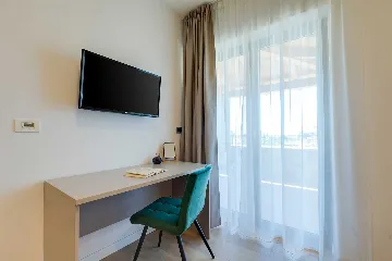 Contemporary 3-Bedroom Villa with Pool in Tar Vabriga