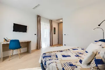 Contemporary 3-Bedroom Villa with Pool in Tar Vabriga