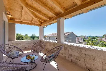 Contemporary 3-Bedroom Villa with Pool in Tar Vabriga