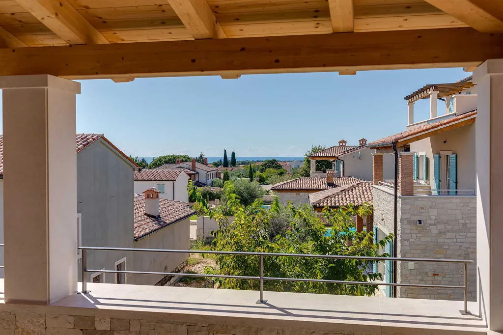 Contemporary 3-Bedroom Villa with Pool in Tar Vabriga