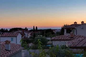 Contemporary 3-Bedroom Villa with Pool in Tar Vabriga