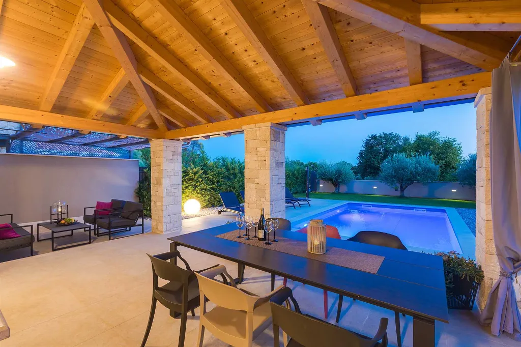 Contemporary 3-Bedroom Villa with Pool in Tar Vabriga