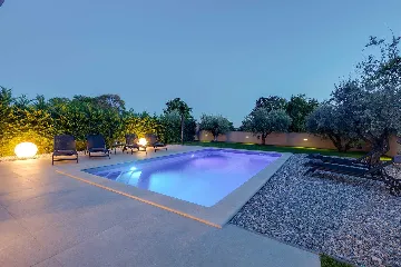Contemporary 3-Bedroom Villa with Pool in Tar Vabriga