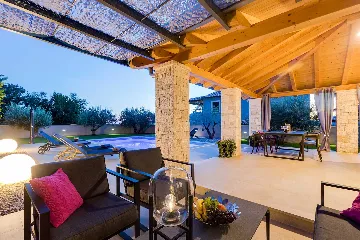 Contemporary 3-Bedroom Villa with Pool in Tar Vabriga