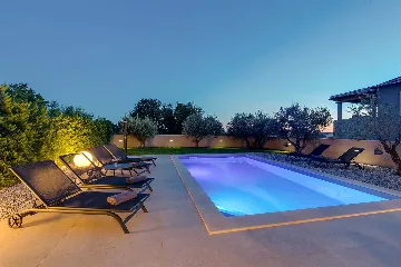 Contemporary 3-Bedroom Villa with Pool in Tar Vabriga