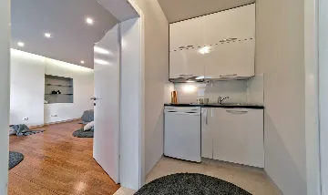 Seaside Retreat Villa with Pool, Selca