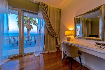 Seaside Retreat Villa with Pool, Selca