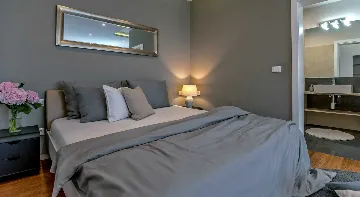 Seaside Retreat Villa with Pool, Selca