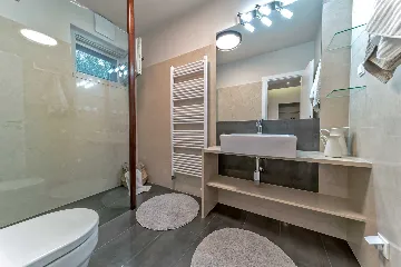 Seaside Retreat Villa with Pool, Selca