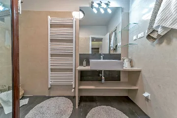 Seaside Retreat Villa with Pool, Selca