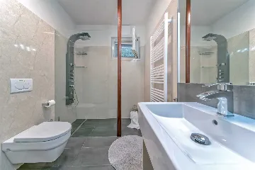 Seaside Retreat Villa with Pool, Selca