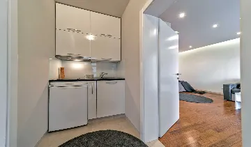 Seaside Retreat Villa with Pool, Selca