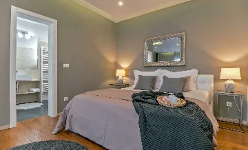 Seaside Retreat Villa with Pool, Selca