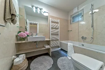 Seaside Retreat Villa with Pool, Selca